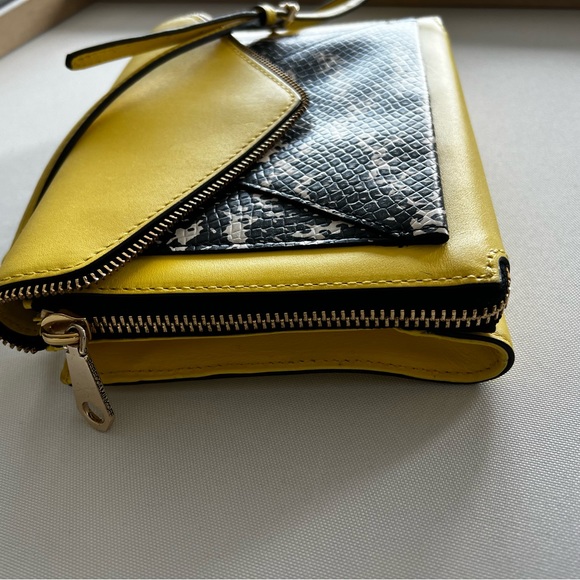 Rebecca Minkoff crossbody envelope purse in yellow with animal print detail - Picture 4 of 11